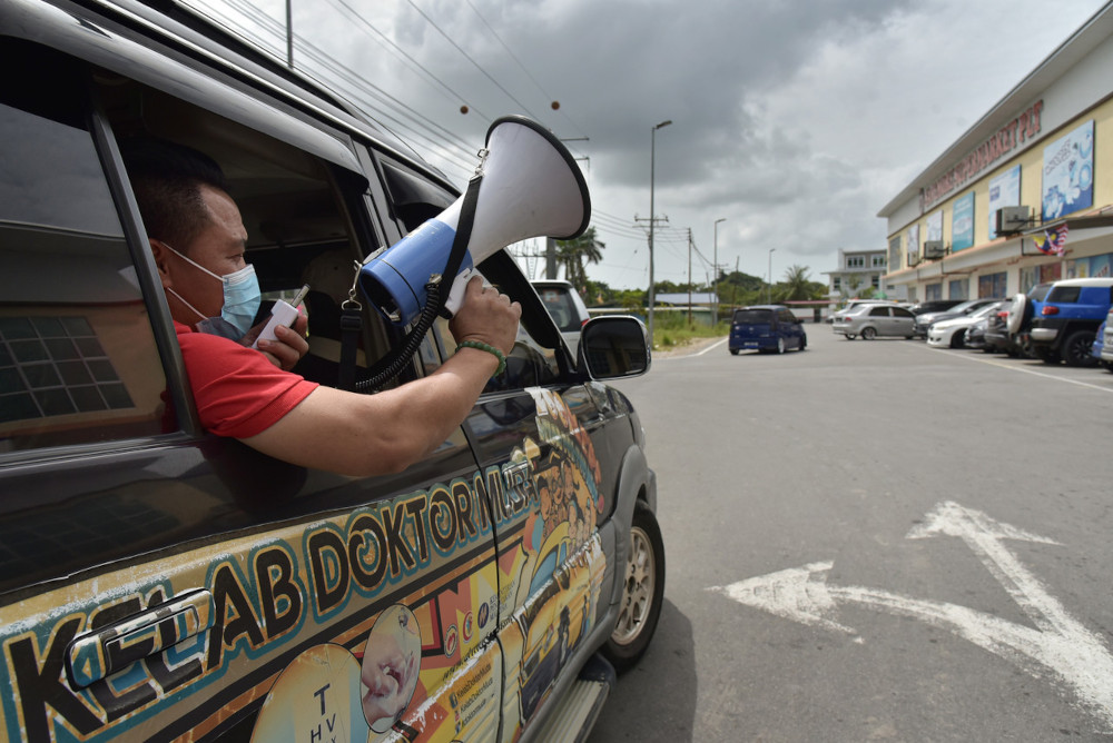 Health personnel continue to carry out publicity, reminders and education on Covid-19 around the Labuan area February 22, 2021. u00e2u20acu201d Bernama pic  nn
