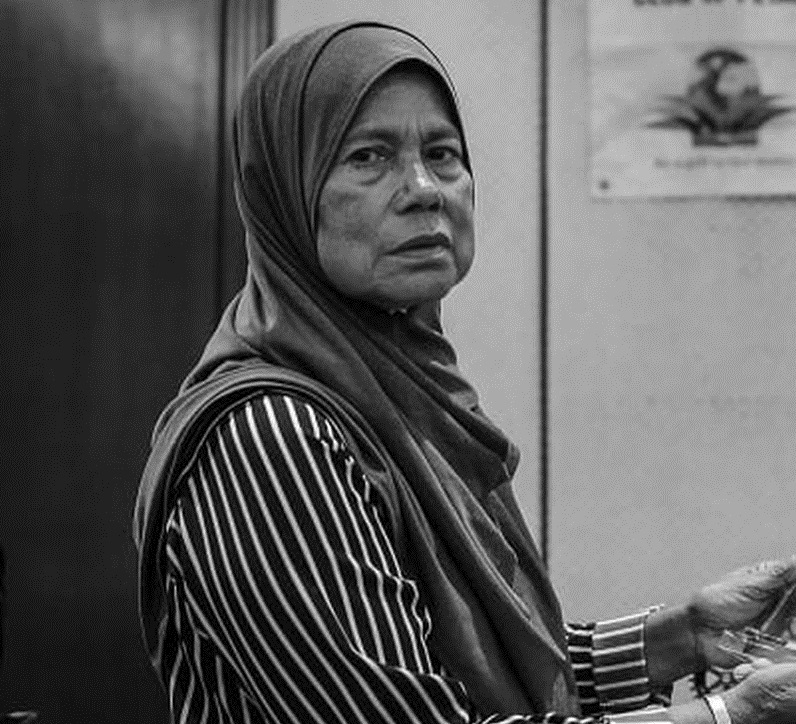 Halijah, also known as Mak Intan, had set up the shelter along with her husband Muhammad Azmi Ismail in Alor Setar in 1990, helping to take care of over 500 dogs and more than 100 cats. u00e2u20acu201d Picture via Facebook