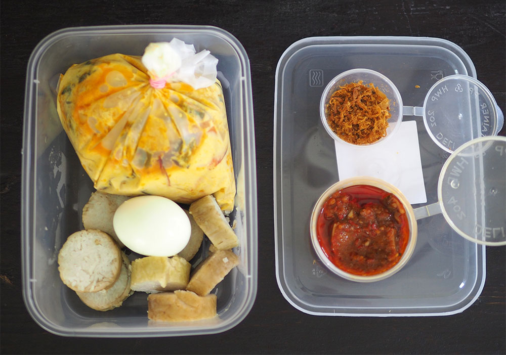 Can you spot the softer rice cakes boiled in banana leaves? They're one of the reasons why their 'lontong' is highly sought after.