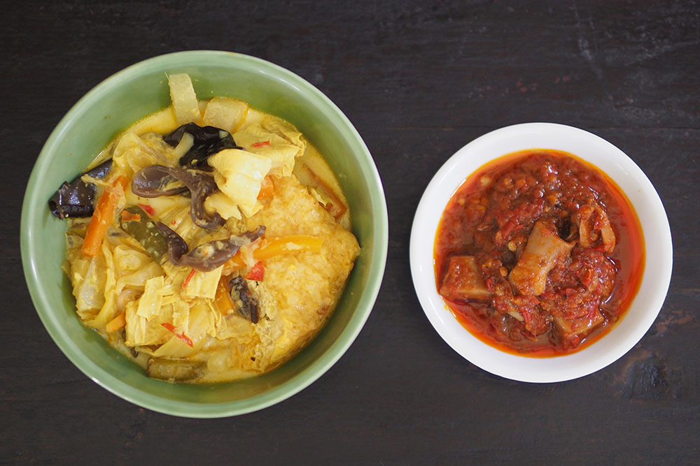 The portions are generous and you get lots of vegetables to pair with the not overly spicy 'sambal sotong kering'.