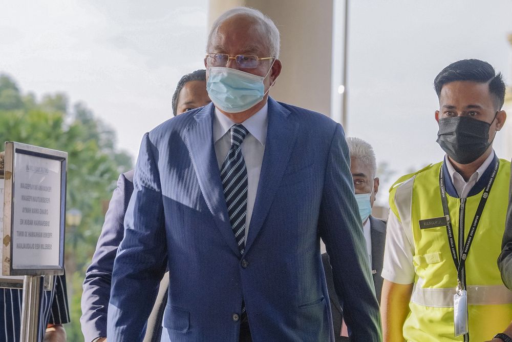 Datuk Seri Najib Tun Razak arrives at the Kuala Lumpur Court Complex February 8, 2021. — Picture by Firdaus Latif