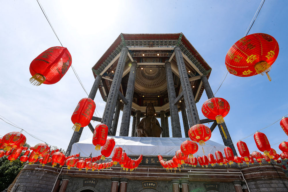 Chinese New Year lanterns at Kuan Yin Temple, February 4, 2021. u00e2u20acu201d Picture by Sayuti Zainudin