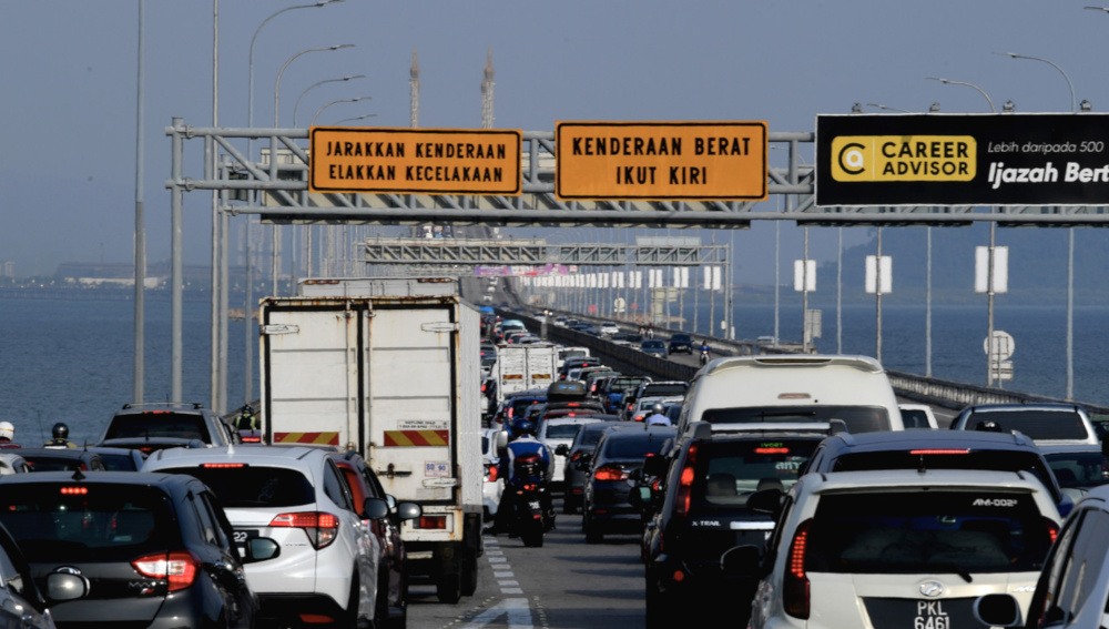 Traffic is at a standstill after a power cable under the Penang Bridge at KM3.2 caught fire in George Town, February 22, 2021. u00e2u20acu201d Bernama pic 