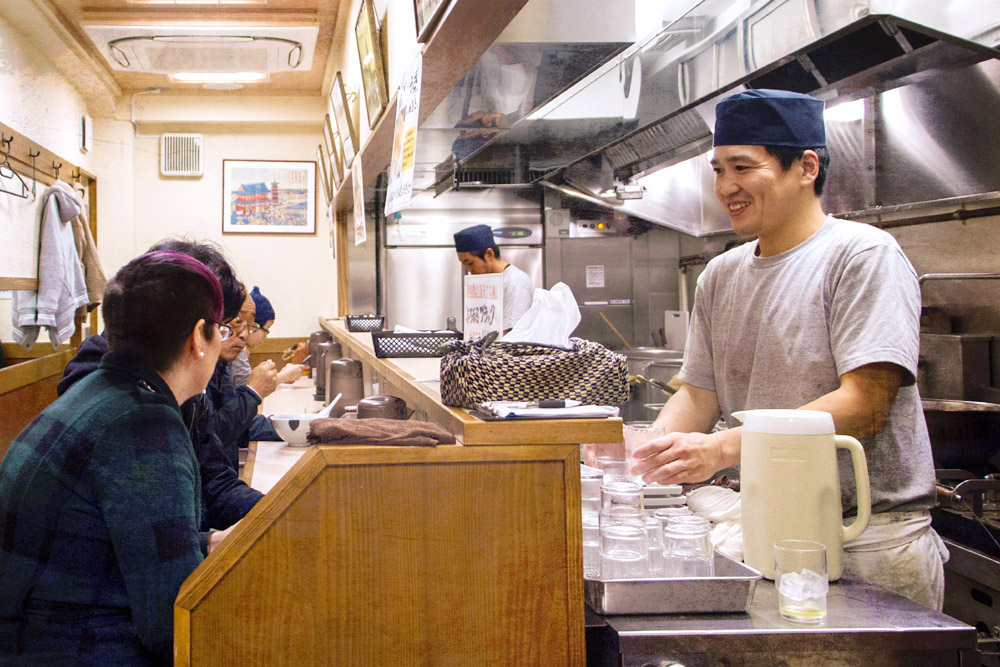 Friendly chats between the ramen shop proprietor and his customers.