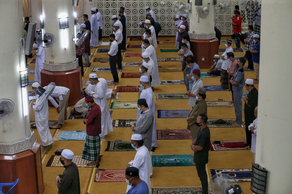 Muslims perform Friday prayers at the Al-Hidayah Mosque in Kampung Sungai Penchala, Segambut February 5, 2021.  u00e2u20acu201d Picture by Ahmad Zamzahuri