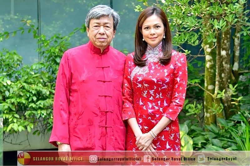 Sultan Sharafuddin and Tengku Permaisuri Norashikin extended Chinese New Year greetings to Malaysians today. u00e2u20acu201d Picture via Facebook