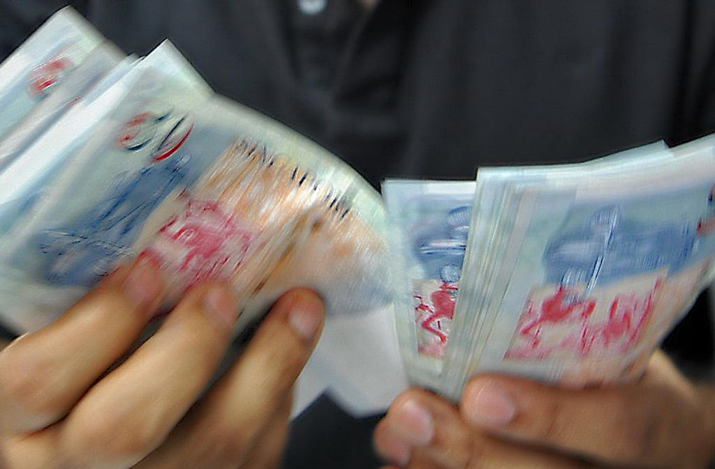 A Singaporean man suggested to his Filipina girlfriend that she sell photos, videos and her used underwear for their living expenses since he was having difficulty finding a job. u00e2u20acu2022 AFP pic 