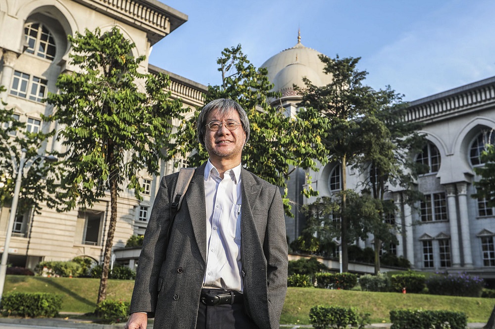 Malaysiakini editor-in-chief Steven Gan arrives at the Federal Court in Putrajaya February 19, 2021. u00e2u20acu2022 Picture by Hari Anggara