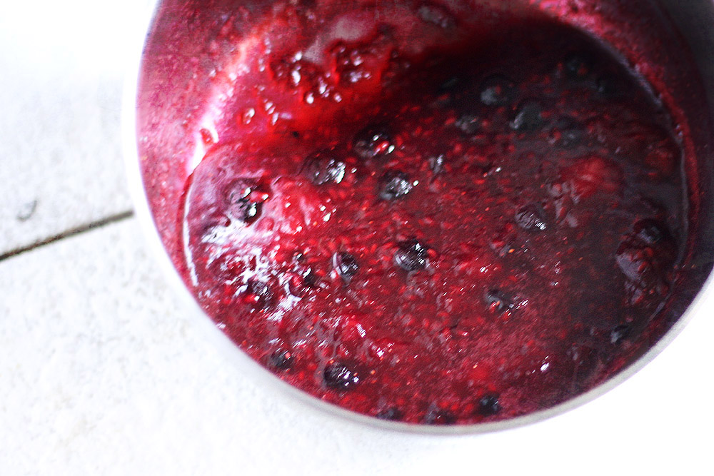 All the cooked compote to cool down before using.