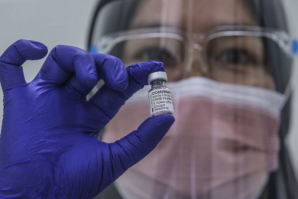 A healthcare worker holds a vial of the Pfizer-BioNTech Covid-19 vaccine at the UiTM Private Specialist Centre in Sungai Buloh March 2, 2021. u00e2u20acu2022 Picture by Hari Anggara