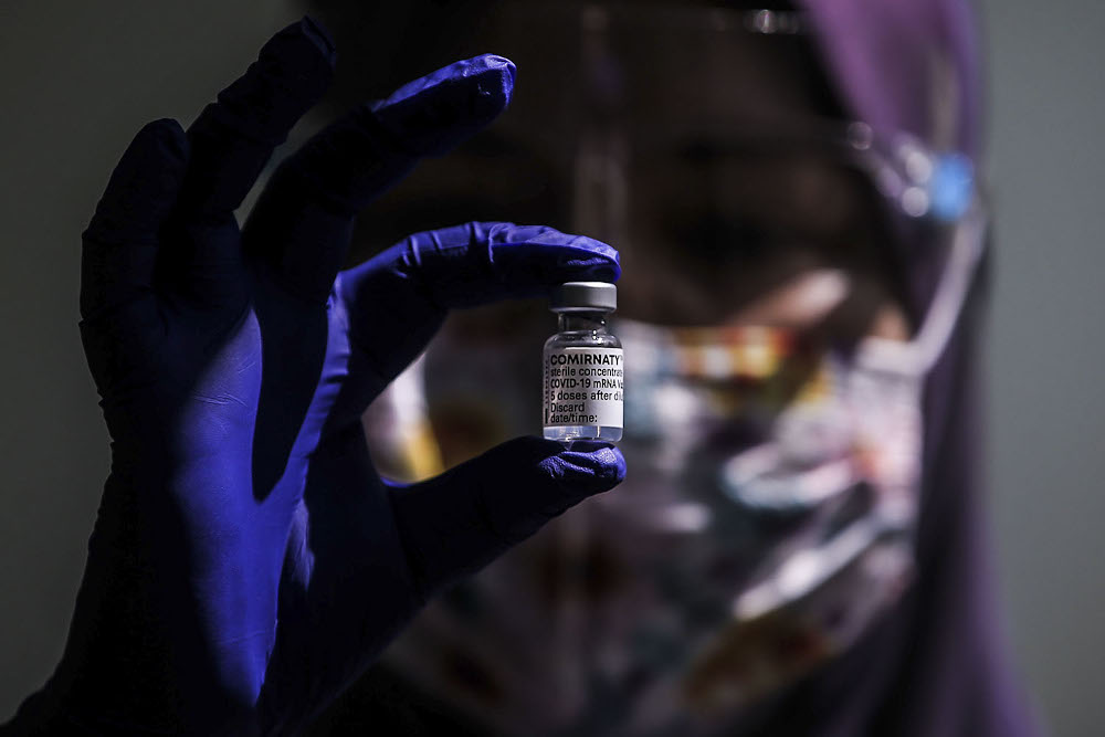 A healthcare worker holds a vial of the Pfizer-BioNTech Covid-19 vaccine at the UiTM Private Specialist Centre in Sungai Buloh March 2, 2021. u00e2u20acu2022 Picture by Hari Anggara