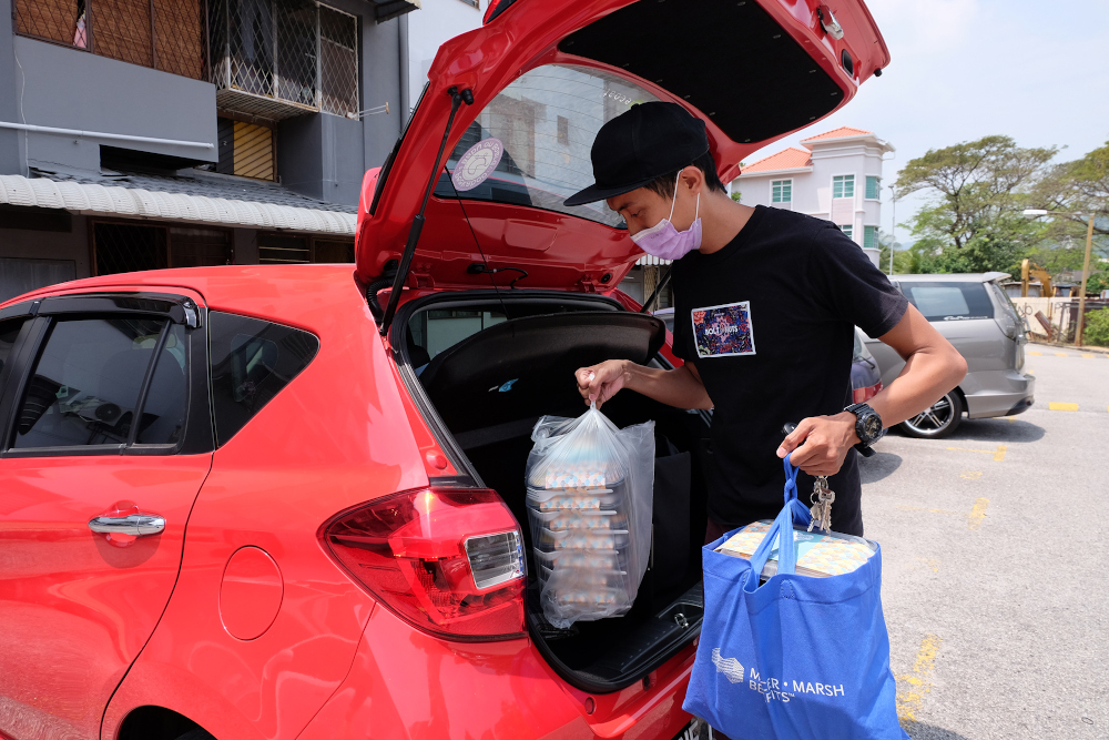 Fandi Khor getting ready to deliver the packed food to customers. — Picture by Steven Ooi KE