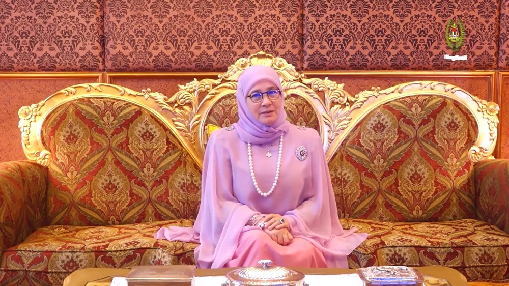 Raja Permaisuri Agong Tunku Hajah Azizah Aminah Maimunah Iskandariah said women need to look after their physical and mental health as well as their familiesu00e2u20acu2122 because a happy woman will be able to spread happiness to those around her. u00c2u00acu00e2u20acu201d Screen captu