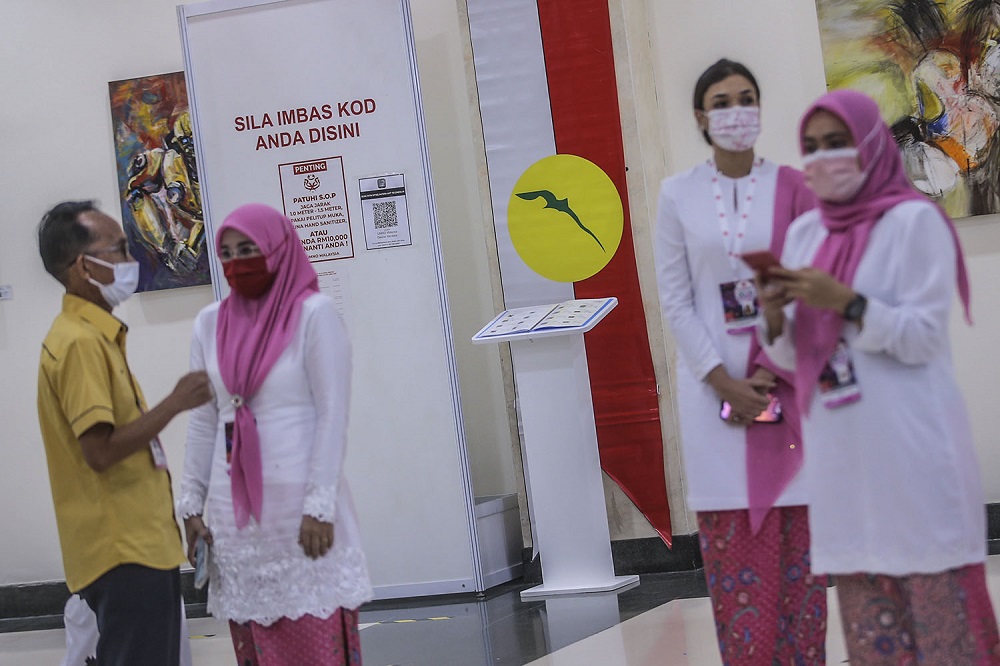 Puteri Umno members gather for the 2021 Umno annual general assembly in Kuala Lumpur March 27, 2021. u00e2u20acu2022 Picture by Hari Anggara