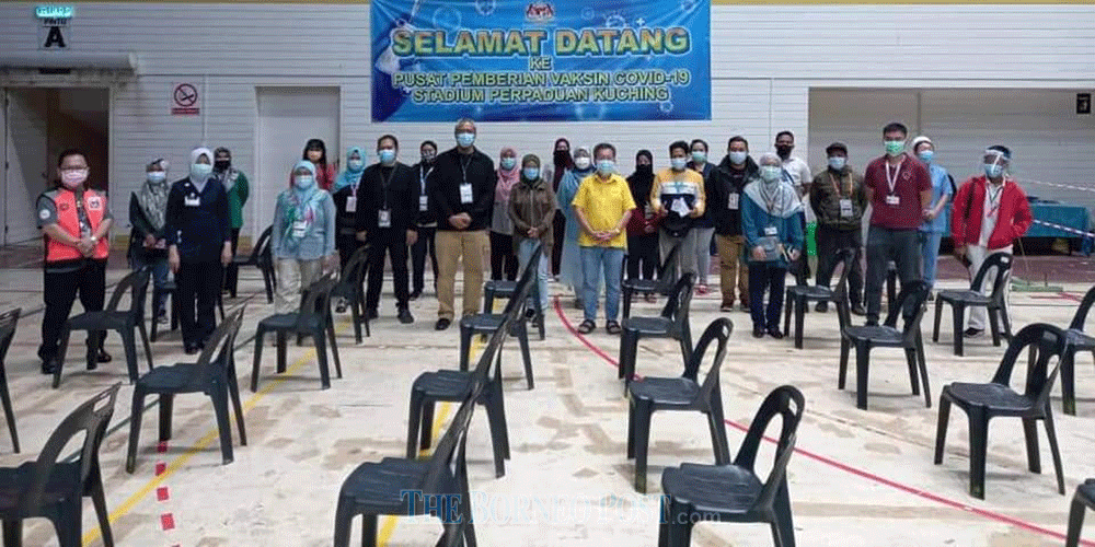 Dr Sim (front row, seventh left) posing in a group photo with some medical officers at the Stadium Perpaduan. u00e2u20acu201d Borneo Post Online pic