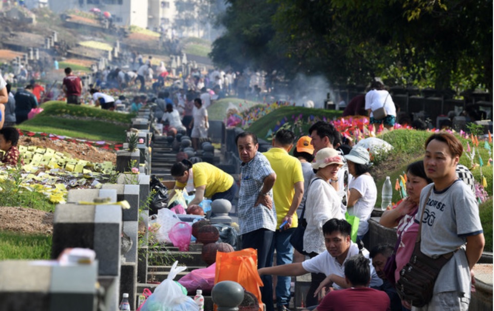 People visiting the cemetery to burn prayer papers and place food in front of the familyu00e2u20acu2122s graveyard as a sign of respect in conjunction with the Qing Ming festival, March 31, 2019, in George Town. u00e2u20acu201d Bernama pic
