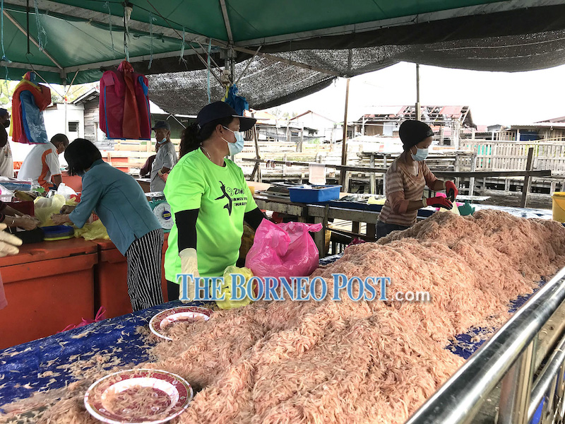 Fishmongers at Kampung Wireless sell bubuk. u00e2u20acu201d Borneo Post Online pic