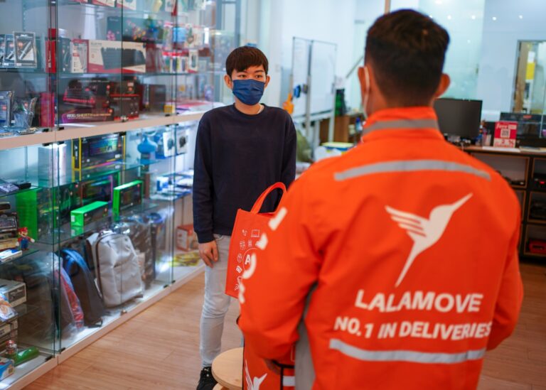 Lalamove says consumers and businesses in Johor and Penang can start delivering via Lalamove from as little as RM5. u00e2u20acu201d SoyaCincau pic