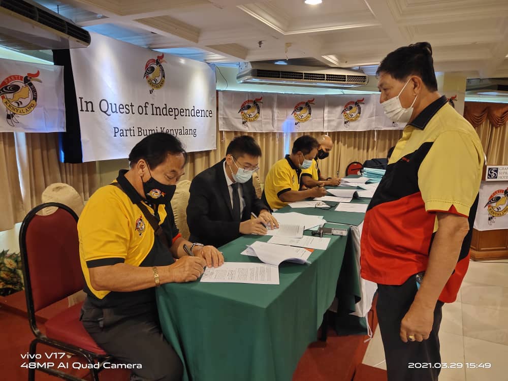 PBK president Voon Lee Shan watching the candidates sign their agreement at a ceremony today, March 30, 2021. u00e2u20acu201d Picture courtesy of Parti Bumi Kenyalang