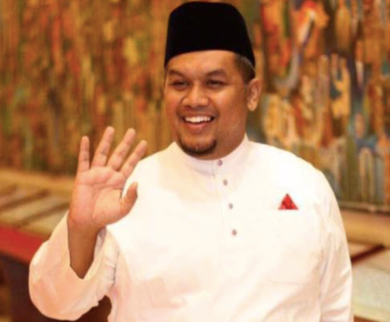 Ahli Majlis Tertinggi Umno Datuk Armand Azha Abu Hanifah berjanji akan terus membantu rakyat walau tidak bergelar wakil rakyat. u00e2u20acu201d Foto ihsan Facebook/Armand Azhann