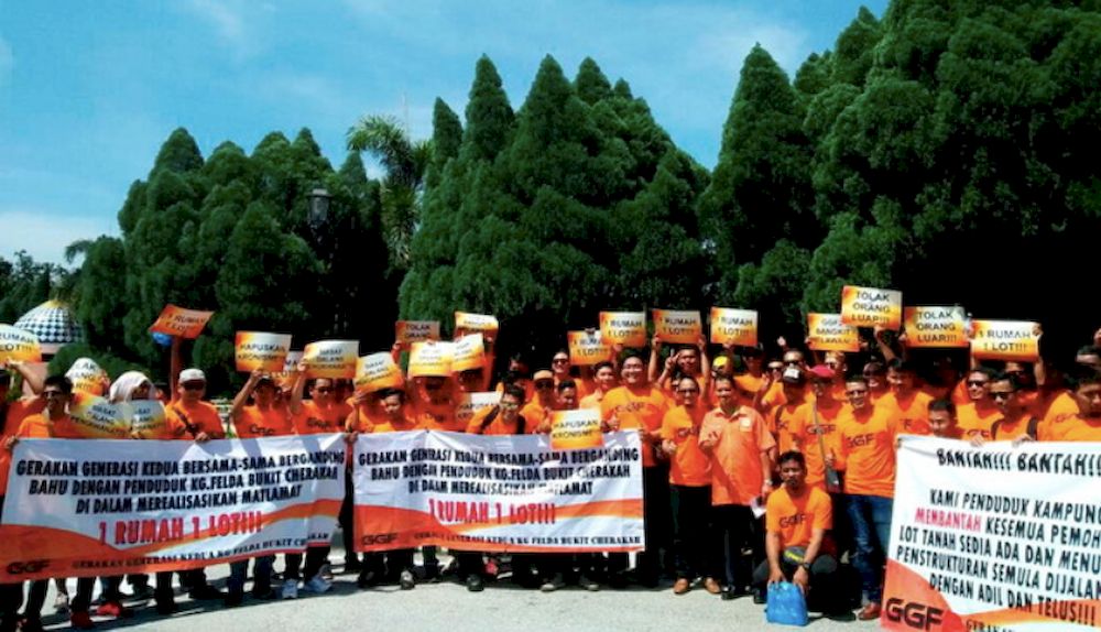 File picture shows a group of settlers from Kampung Felda Bukit Cherakah Kuala Selangor holding a peaceful assembly to demand that the Selangor government investigate the granting of land ownership in their village, Feb 26, 2018. — Bernama pic