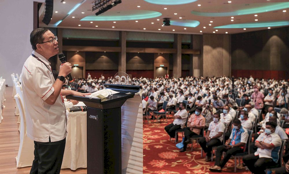 DAP secretary-general Lim Guan Eng, in his speech at the Perak DAP Convention, openly said that both the DAP central executive committee (CEC) and DAP Perak unanimously endorse the removal of the former mentri besar.