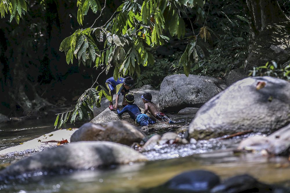 Revellers cooling off during the hot weather by the river in Hutan Lipur Ulu Yam, Gombak, March 6, 2021. Seven areas recorded a yellow (alert) level heat wave as at 4.30pm the previous day, according to MetMalaysia. u00e2u20acu2022 Picture by Hari Anggara