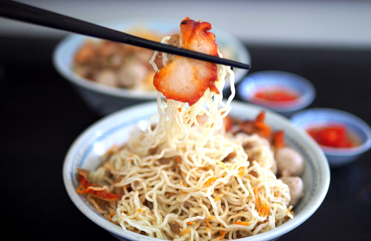The noodles have a lovely springy texture and are paired with tender pieces of 'char siu'.