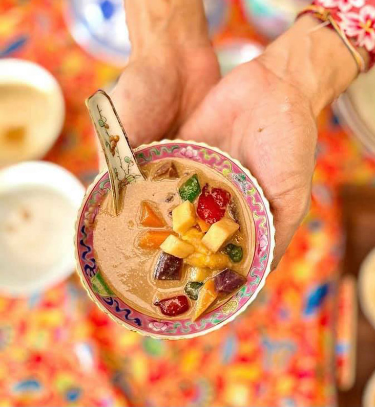 Malaysia's Debbie Teoh will be cooking 'pengat' which is traditionally served on Chap Goh Meh. – Picture courtesy of MOMC's Facebook