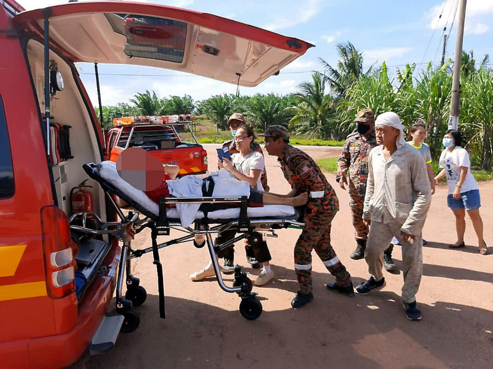 Yong Peng Fire and Rescue Station chief Othman Mohd Baher said the victim, Low Teck Moh, 57, was found in a weak condition by the rescue team at 3.28pm, March 9, 2021. u00e2u20acu201d Bernama picnn