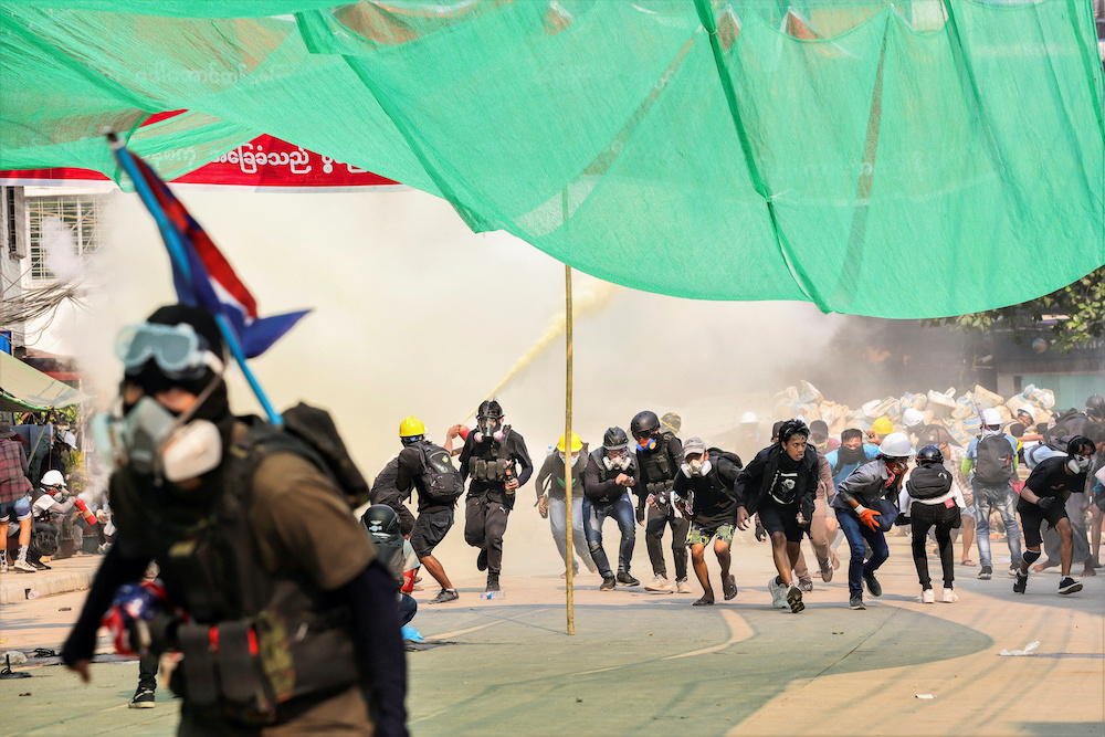 Protesters run during a crackdown of an anti-coup protests at Hlaing Township in Yangon, Myanmar March 17, 2021. u00e2u20acu201d Reuters pic