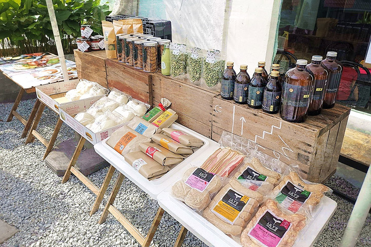 A display of local handcrafted foodstuffs at Pingmin Market.