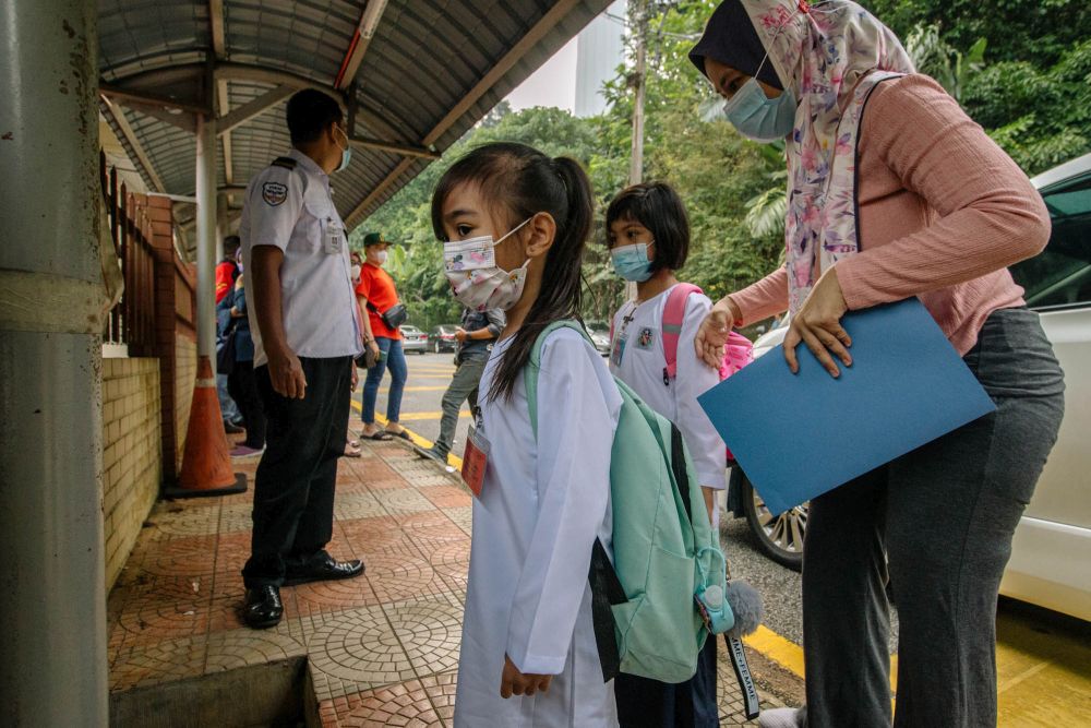 Sekolah Kebangsaan Convent (2) Bukit Nanas students return to school in Kuala Lumpur March 1, 2021. u00e2u20acu201d Picture by Firdaus Latif