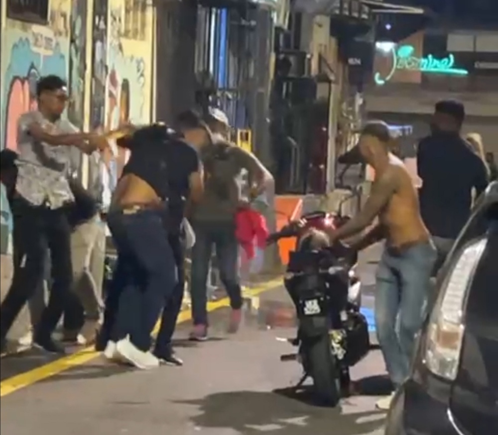 Screenshot from a video of the fight that took place in Telawi, Bangsar last night. u00e2u20acu201d Police Source nn