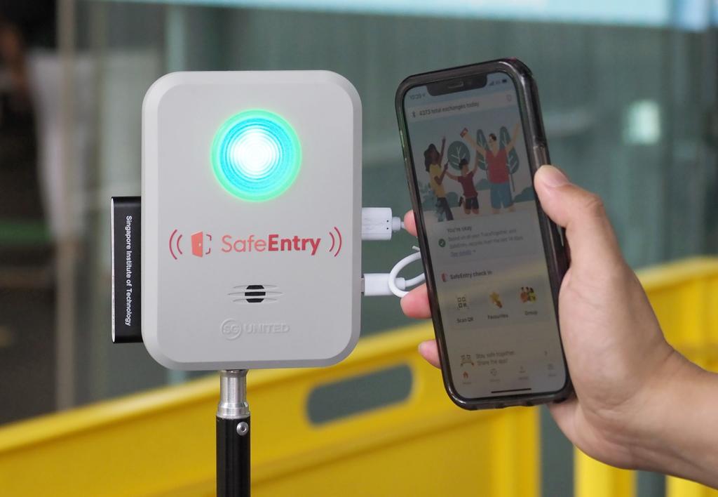 SafeEntry Gateway, a new check-in method for TraceTogether app and token users. u00e2u20acu2022 TODAY pic