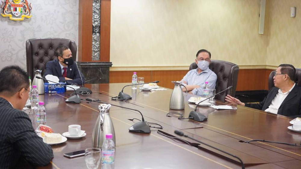 Opposition Leader Datuk Seri Anwar Ibrahim shared several photographs on his social media accounts this afternoon of his meeting with Dewan Rakyat Speaker Datuk Azhar Azizan Harun in the morning. u00e2u20acu201d Picture from Facebook/Anwar Ibrahim