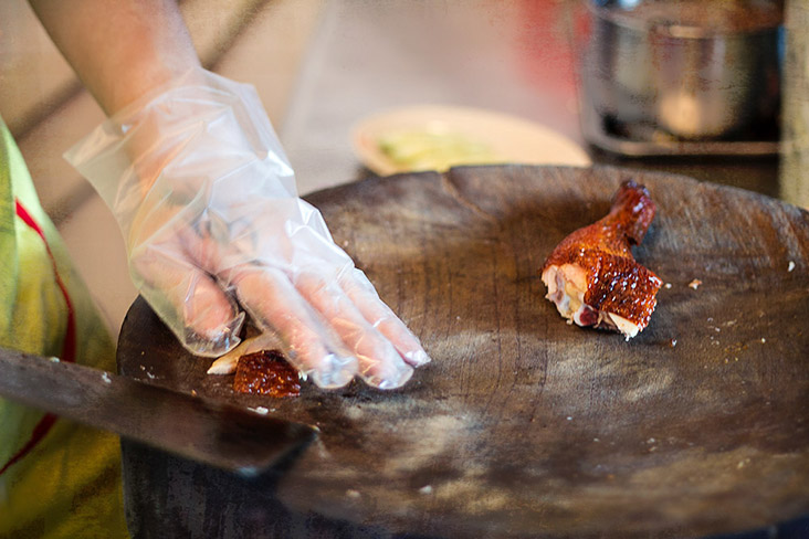 'Chopping' roast chicken with speed and precision.