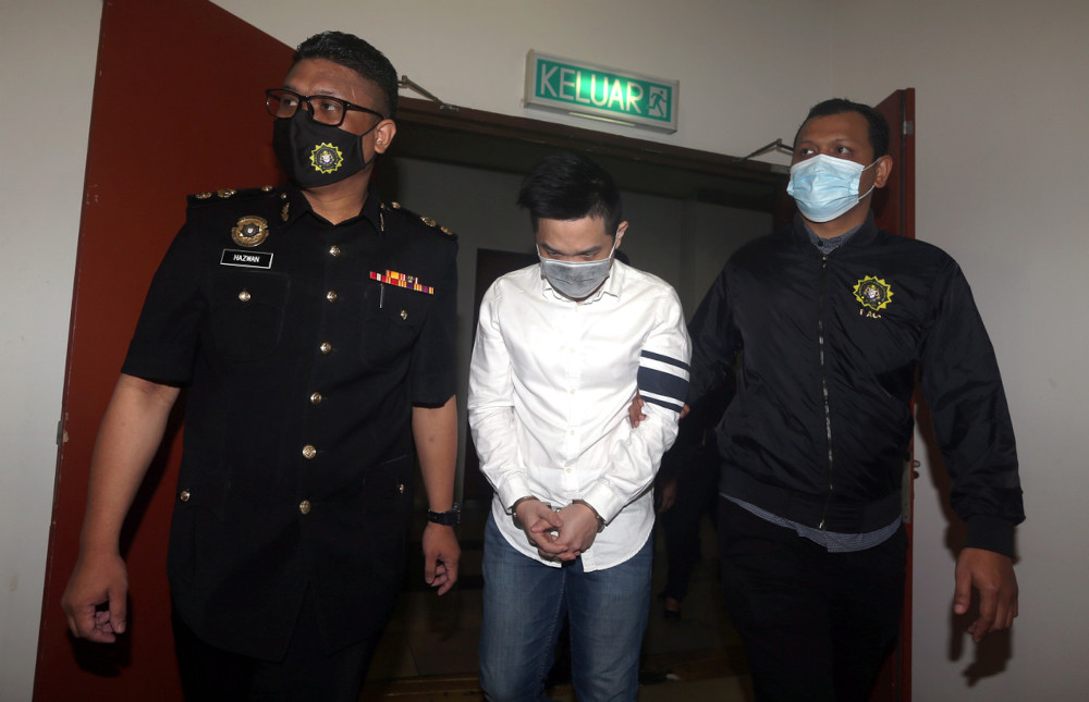 Len was charged with accepting cash of RM232,593 through a middleman as an inducement to help KK Choong Synergy Sdn Bhd secure four oil pumping subcontract projects. u00e2u20acu201d Bernama pic