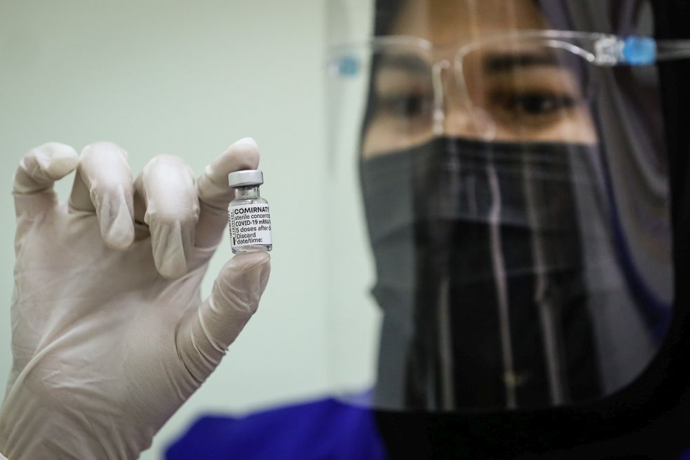 A nurse holds up a dose of the Covid-19 vaccine at the UiTM Hospital in Sungai Buloh March 2, 2021. u00e2u20acu201d Picture by Yusof Mat Isa