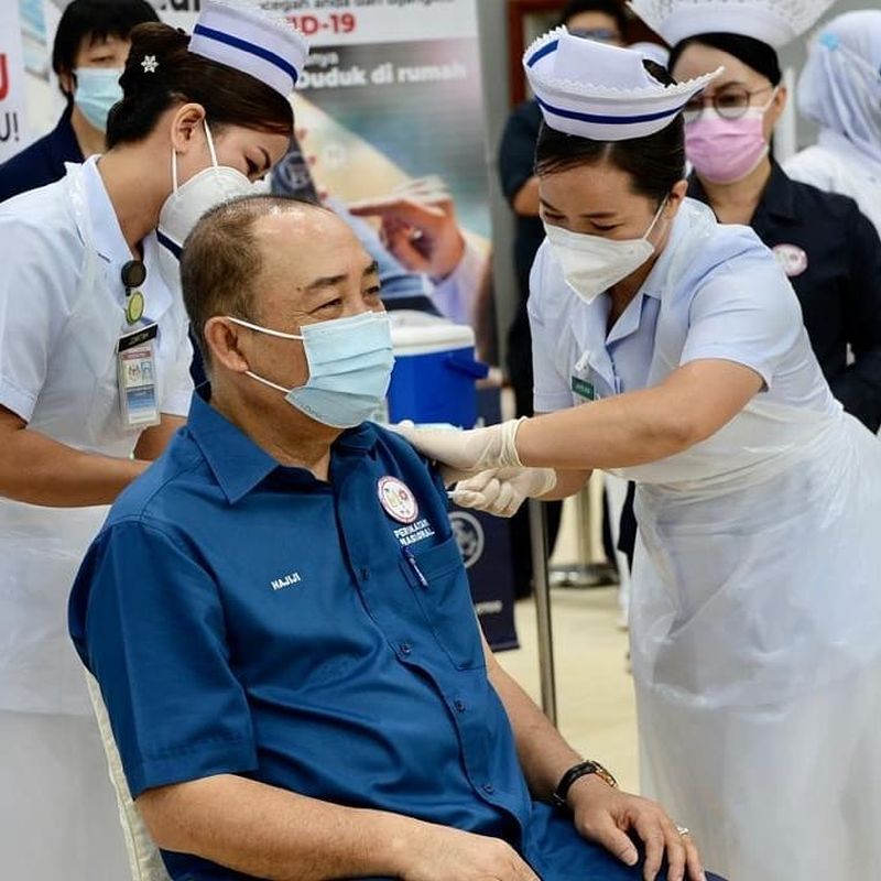Sabah Chief Minister Datuk Hajiji Noor Hajiji receives the first dose of the Pfizer-BioNTech Covid-19 vaccine in Kota Kinabalu March 4, 2021. u00e2u20acu201d Picture via Facebook