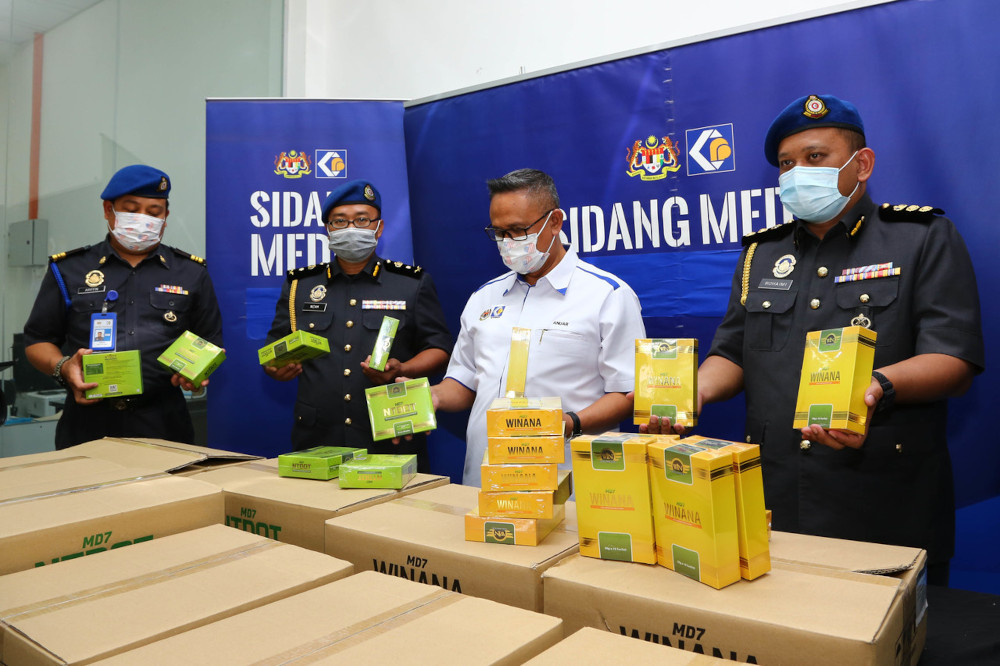 Johor KPDNHEP director Mohd Hairul Anuar Bohro with the seized health products in Johor Baru, March 4, 2021. u00e2u20acu201d Bernama pic 