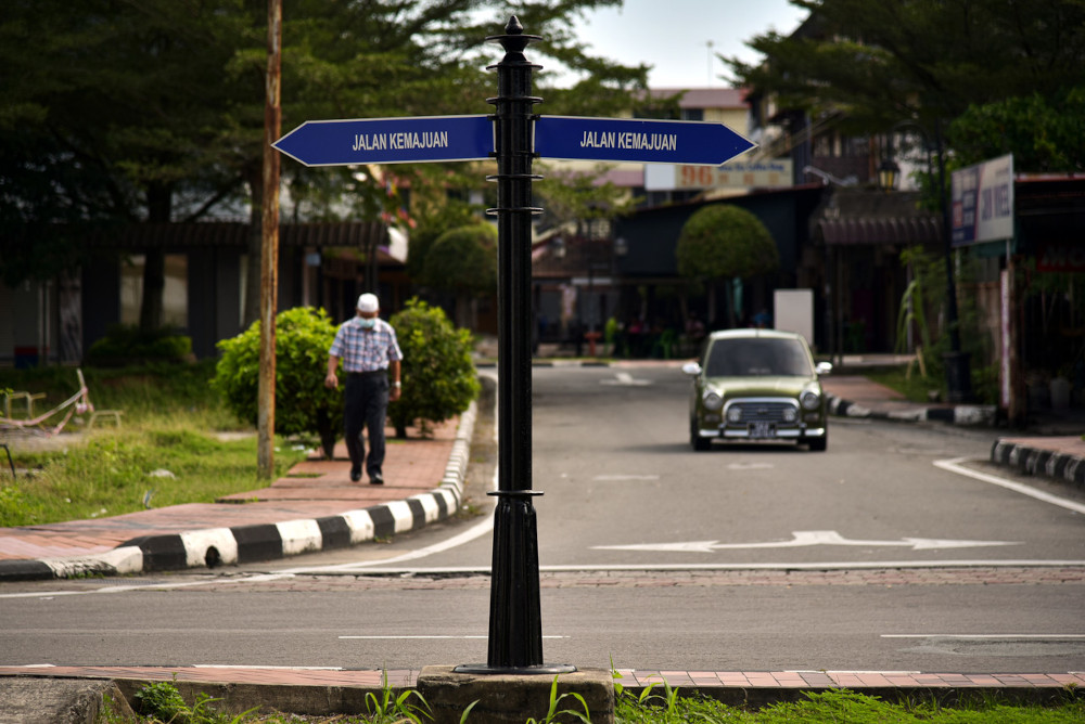The newly-emerged Jalan Kemajuan Cluster in the duty-free-island here was sparked by a restaurantu00e2u20acu2122s regular customer who had been infected by the virus and who patronised the premise near the street. u00e2u20acu201d Bernama pic 
