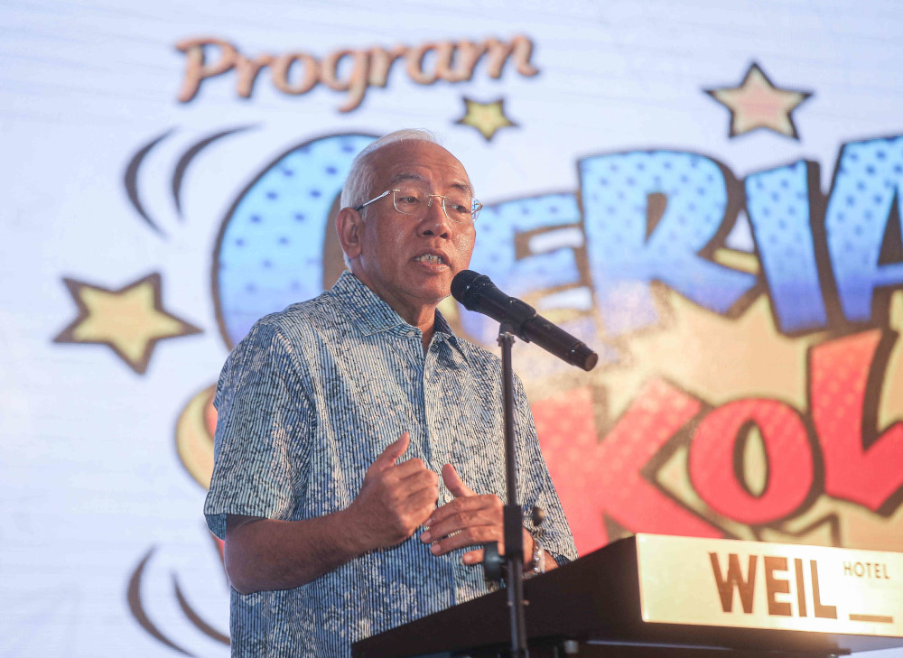 Umno vice-president Datuk Seri Mahdzir Khalid, who is also Tenaga Nasional Berhad chairman, delivering his speech at TNBu00e2u20acu2122s Ceria Ke Sekolah programme at Weil Hotel, Ipoh, March 24, 2021. u00e2u20acu201d Picture by Farhan Najib
