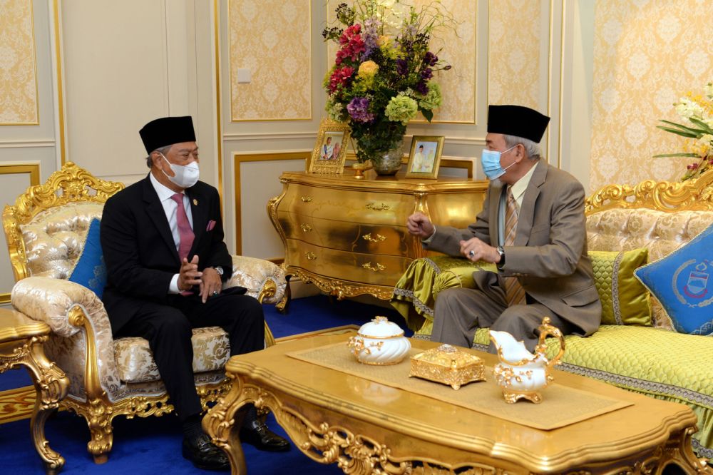 Tan Sri Muhyiddin Yassin has an audience with Sabah Yang Dipertua Negeri Tun Juhar Mahiruddin at Istana Negeri earlier today. u00e2u20acu201d Bernama pic