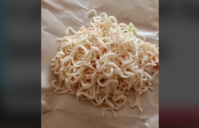 TikTok user Adam Azali couldnu00e2u20acu2122t hide his disdain for his daughteru00e2u20acu2122s miserable-looking school meal. u00e2u20acu2022 Screengrab from TikTok/@adamazali0