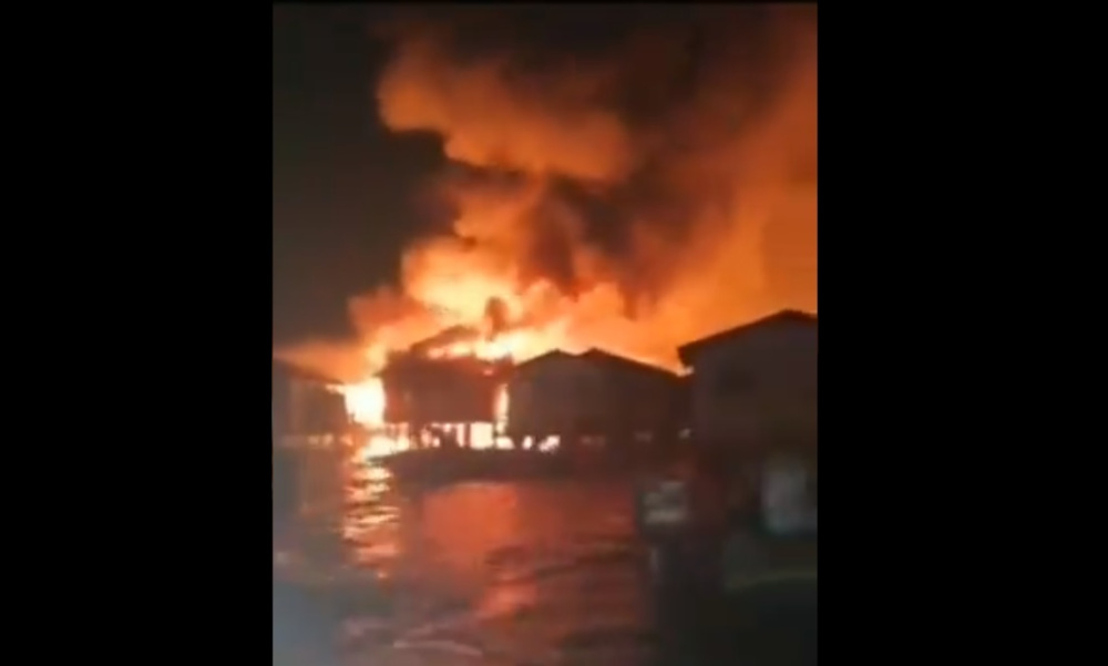 Several photos and videos shared by netizens, which had gone viral on social media earlier, showed the raging fire that could be seen from the Kota Kinabalu coastline. u00e2u20acu201d Screenshot from Twitter