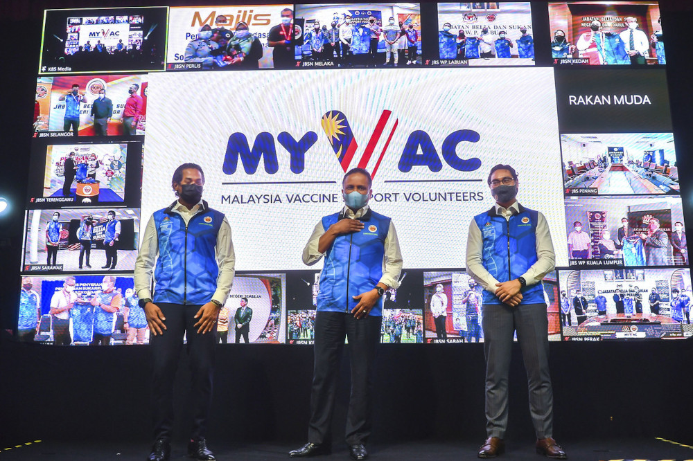 Datuk Seri Reezal Merican Naina Merican with Khairy Jamaluddin and Deputy Youth and Sports Minister Wan Ahmad Fayhsal Wan Ahmad Kamal (right) at the Malaysia Vaccine Support Volunteers (MYVAC) duty assignment in Putrajaya, March 31, 2021. u00e2u20acu201d Bernama pic 