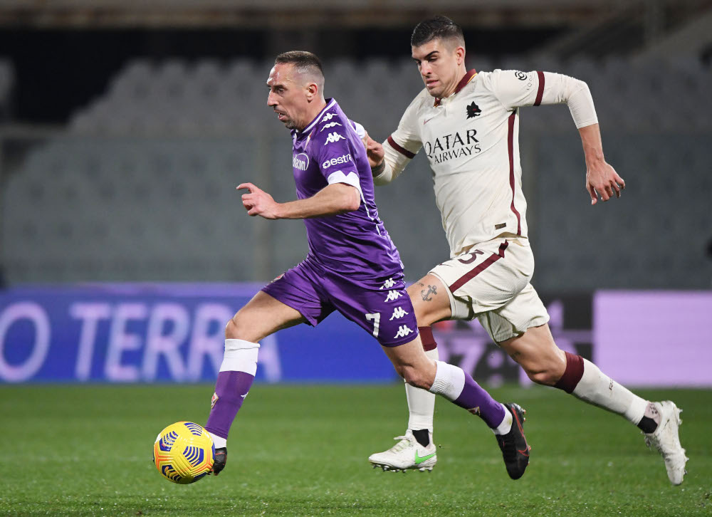 Fiorentinau00e2u20acu2122s Franck Ribery in action with AS Romau00e2u20acu2122s Gianluca Mancini during the Serie A match between Fiorentina and AS Roma at Stadio Artemio Franchi, Florence March 3, 2021. u00e2u20acu201d Reuters pic