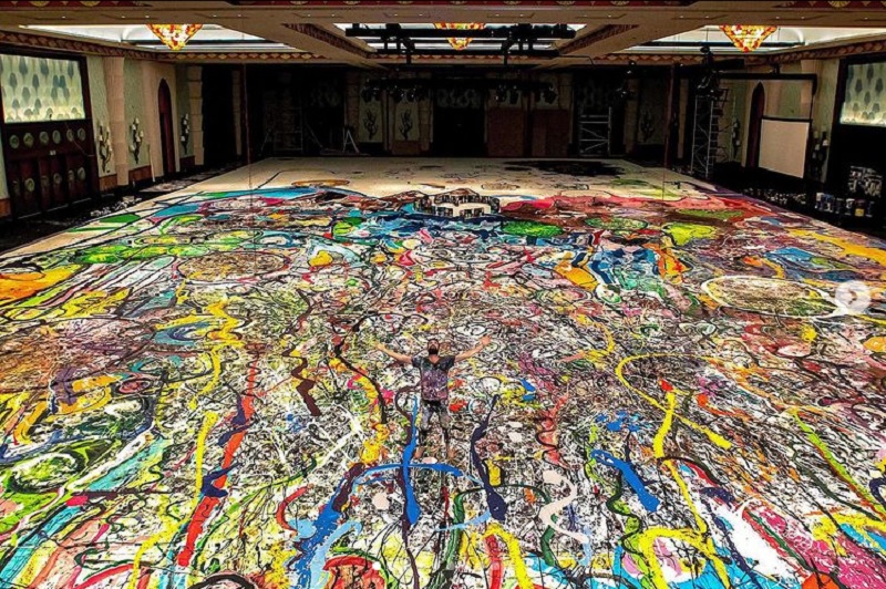 British artist Sacha Jafri poses with his painting u00e2u20acu02dcThe Journey of Humanityu00e2u20acu2122. u00e2u20acu201d Picture via Instagram/sachajafri