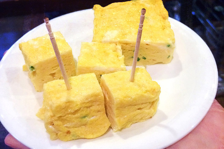 You may serve 'tamagoyaki' as slices or cubes with toothpicks inserted for easy eating.
